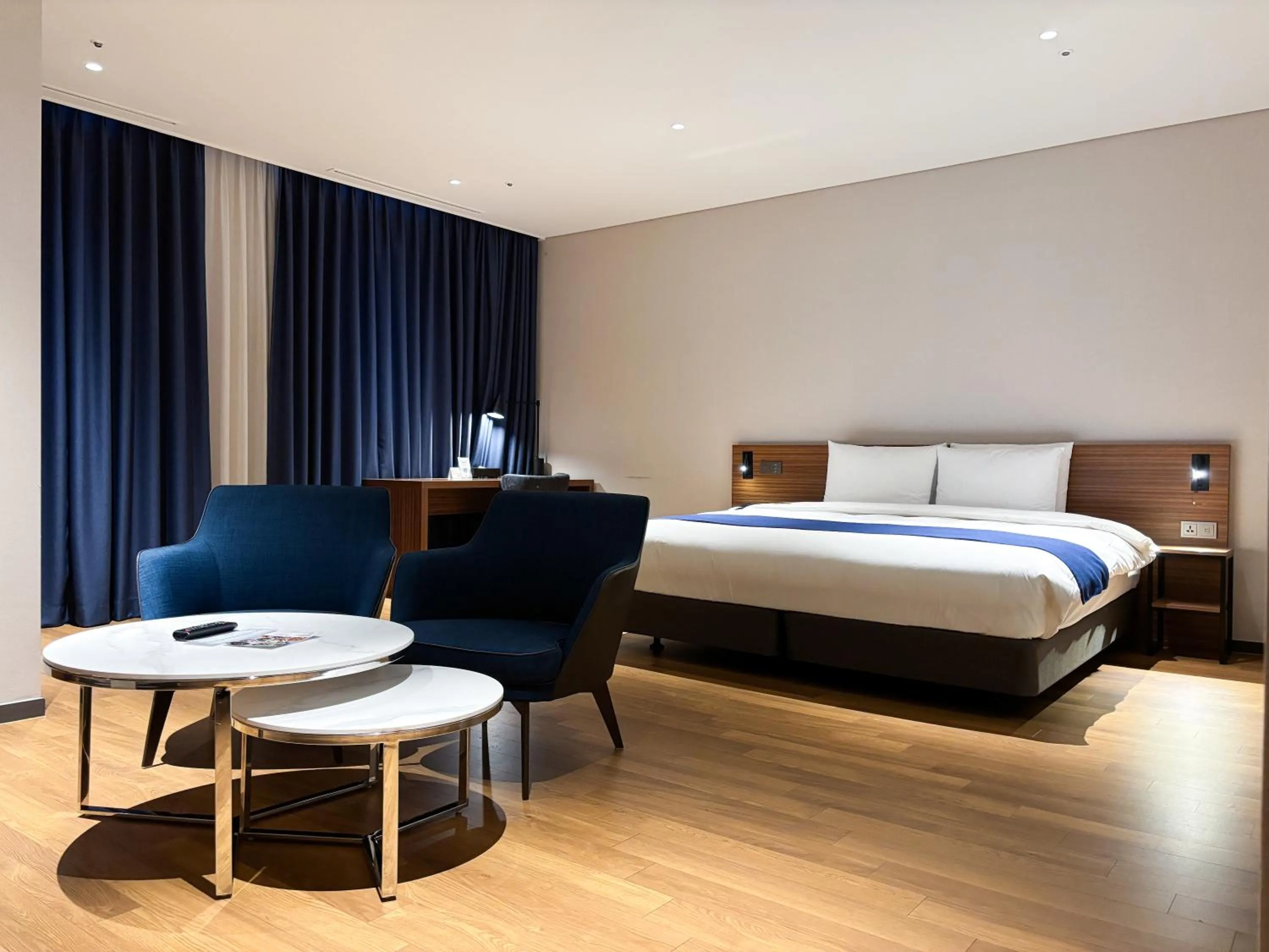 Junior King Suite in Ibis Ambassador Suwon