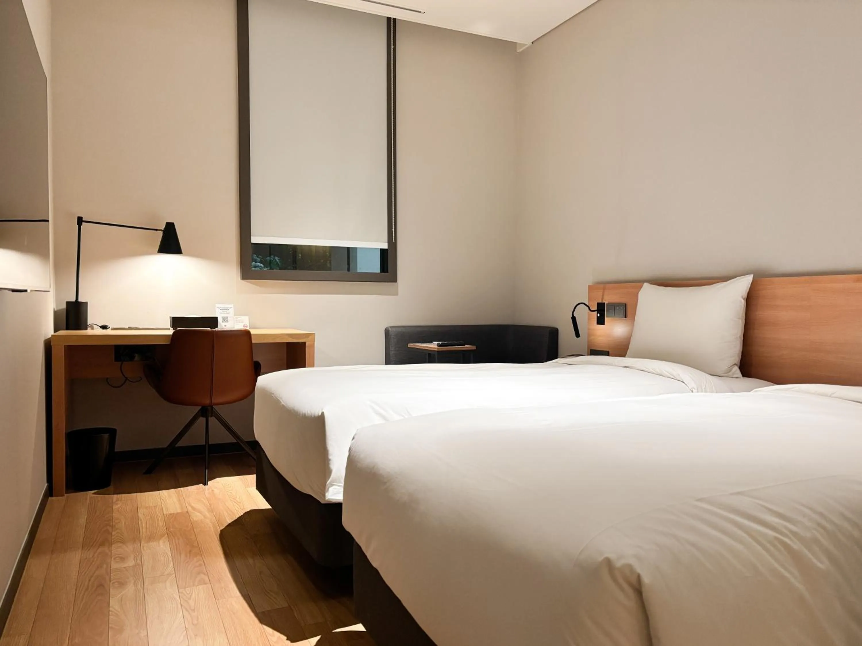 Standard Twin Room in Ibis Ambassador Suwon