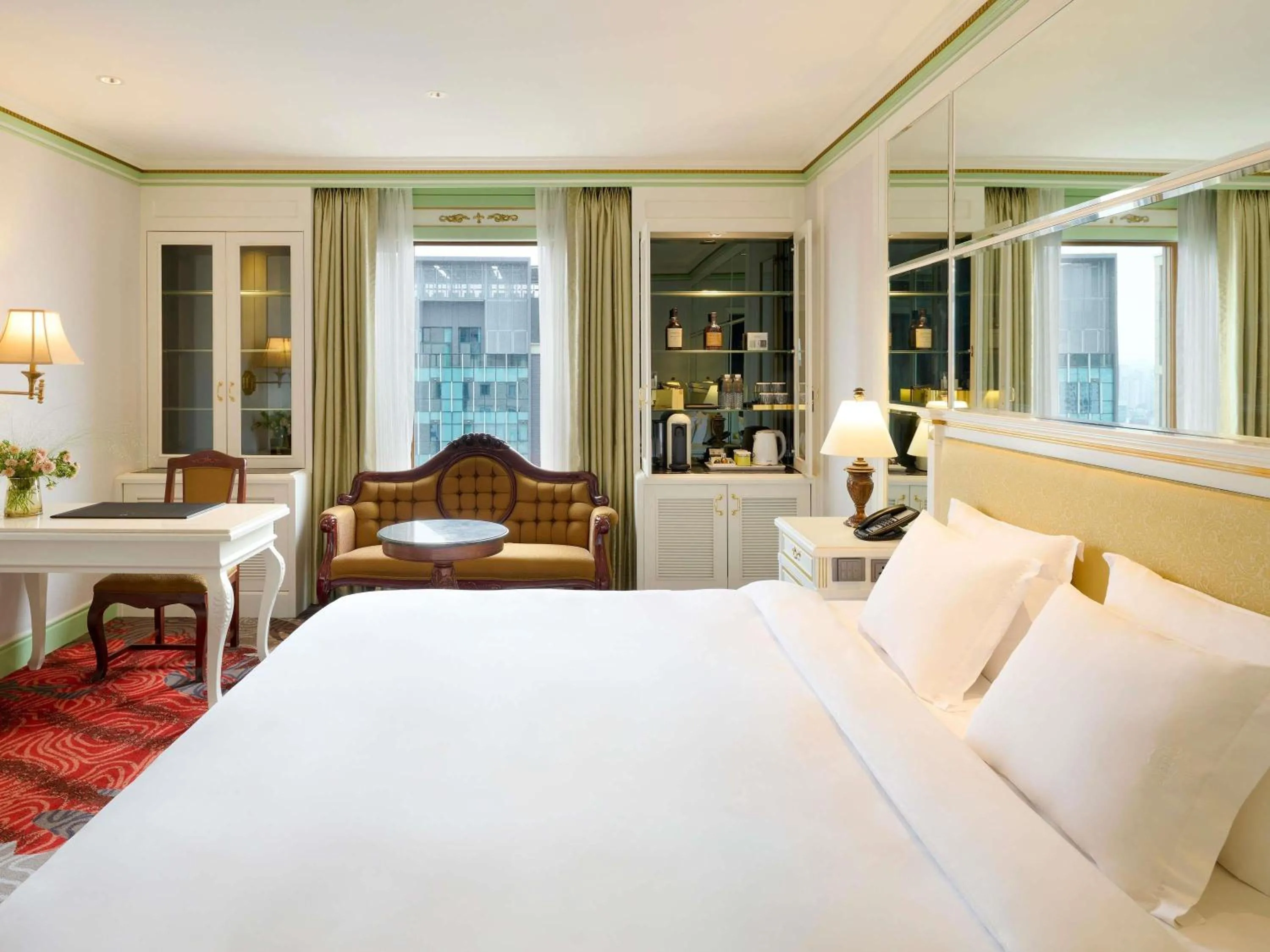 Deluxe - 1 king size bed in Grand Mercure Imperial Palace Seoul Gangnam