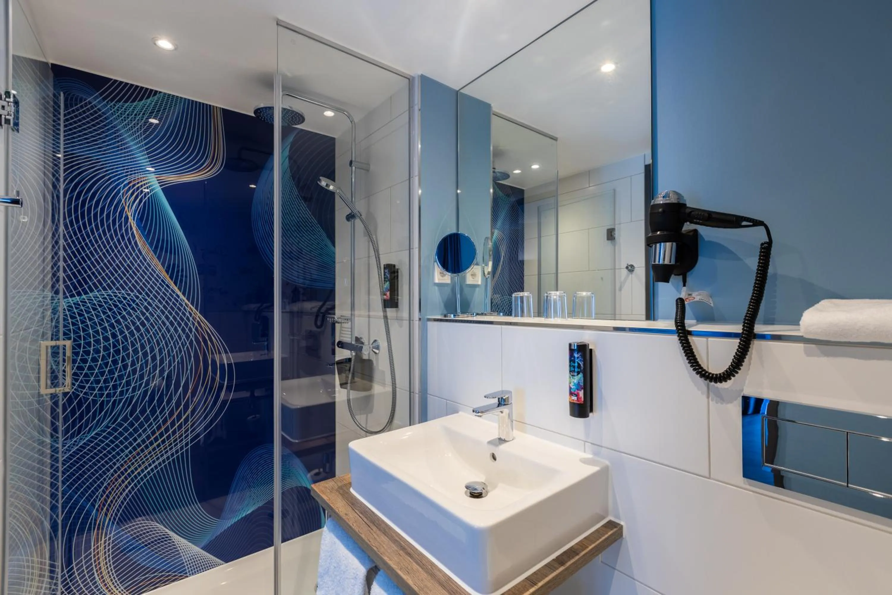 Premium Queen Room with Kitchenette in Holiday Inn-the niu, Wave Karlsruhe Oststadt by IHG