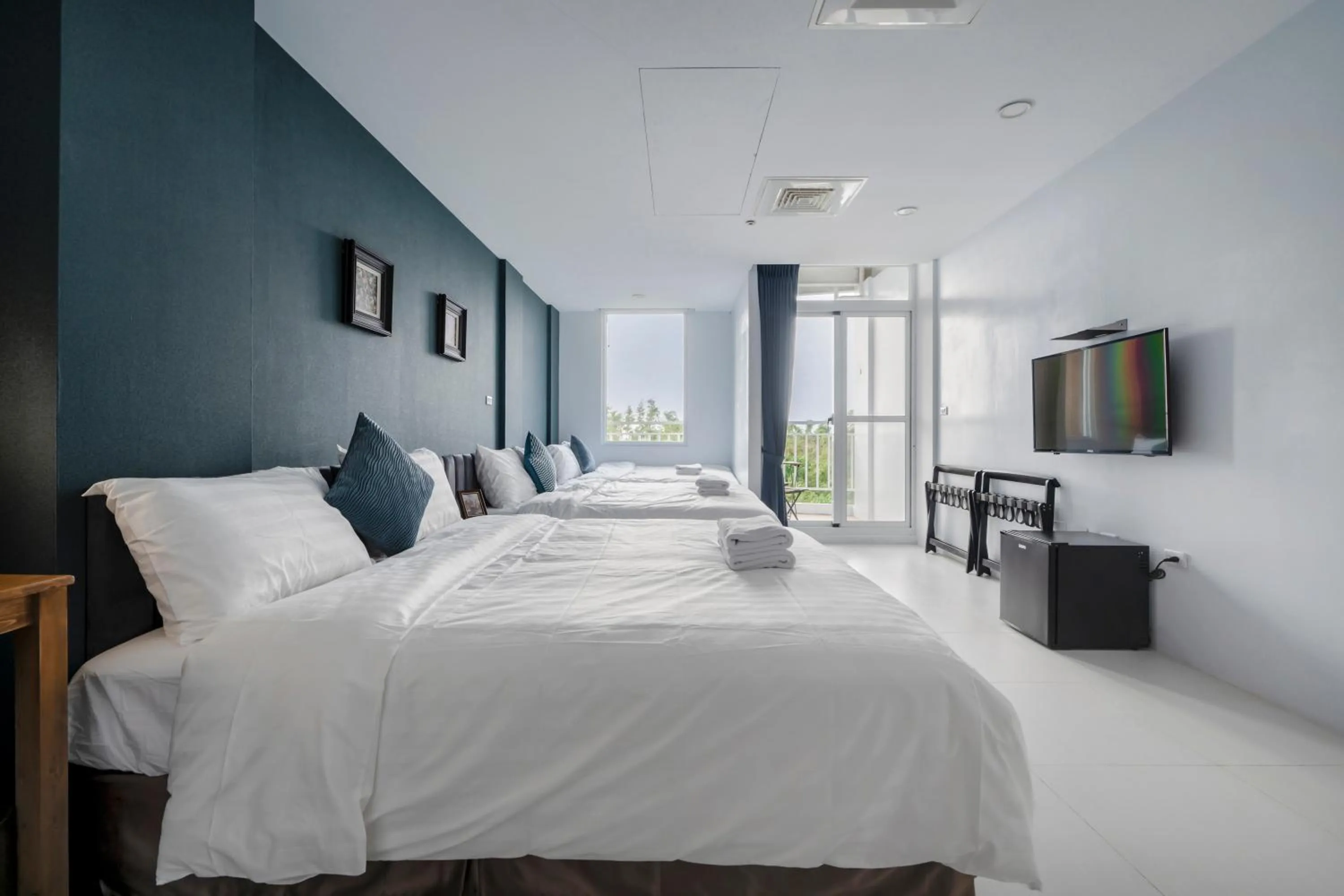 Family Room with Balcony in Sunset Mu Style Inn